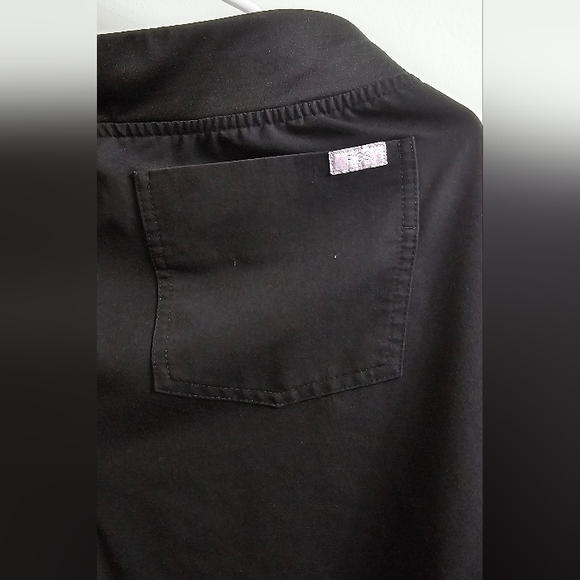 Figs Zamora Joggers in Black - Picture 4 of 4